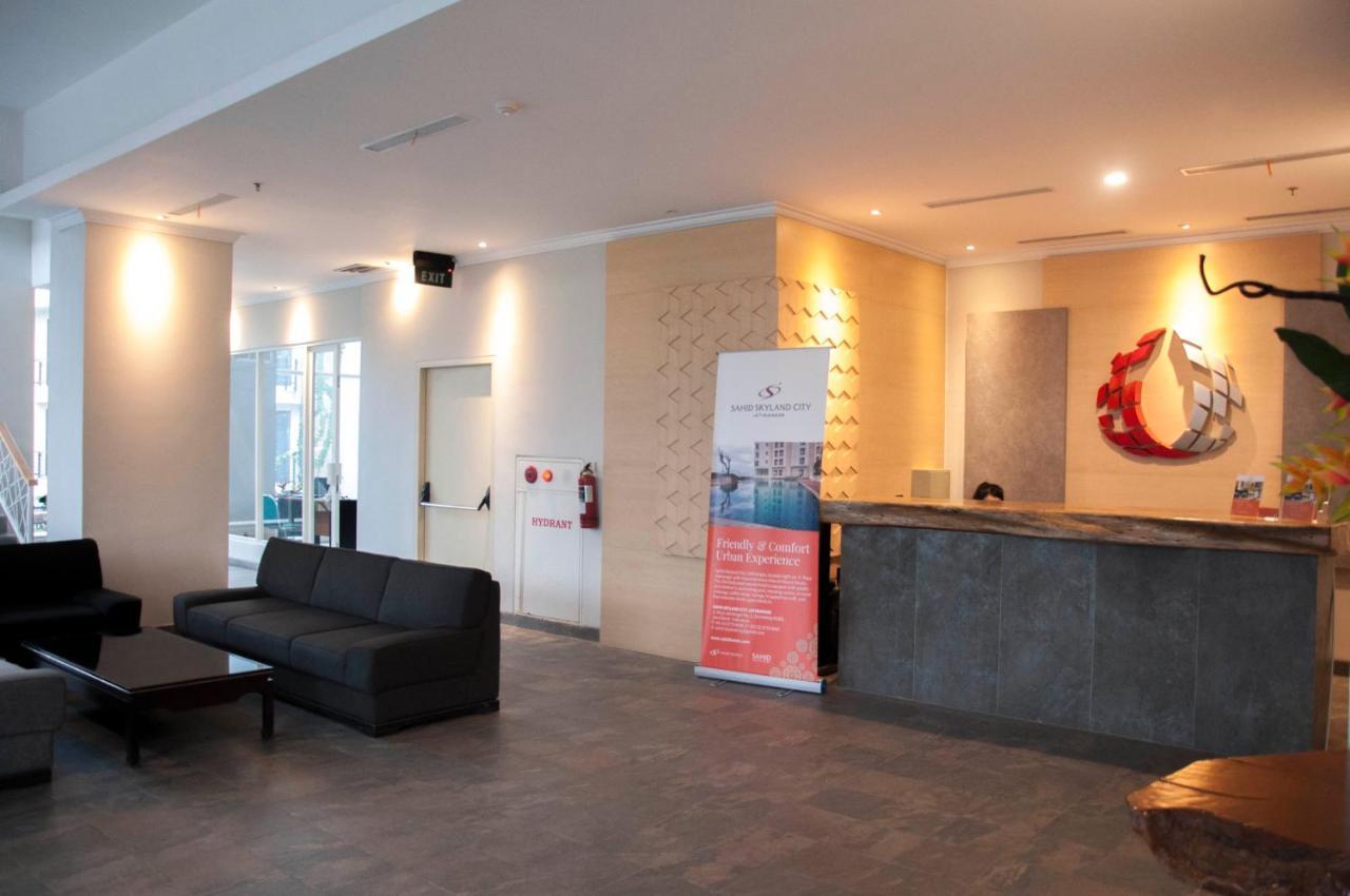 Skyland City Hotel Jatinangor Cilimus Eksteriør billede